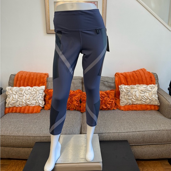 ❣️🆕Athleta X Allyson Felix Legend 7/8 Tights❣️ - Picture 3 of 12